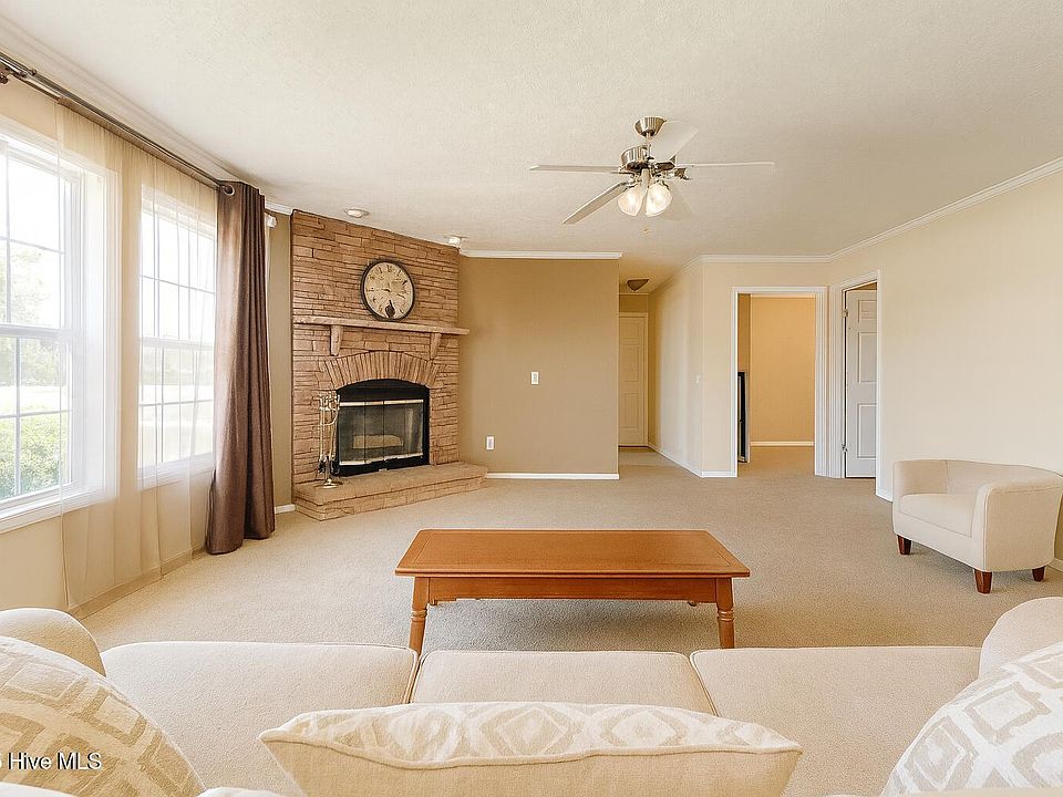 2nd image of 2606 Silver Creek Drive