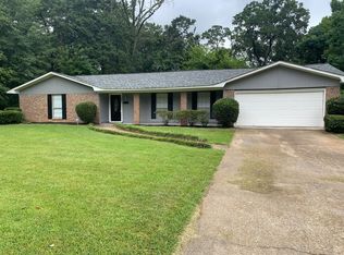 926 Fairfax Cir, Jackson, MS 39211