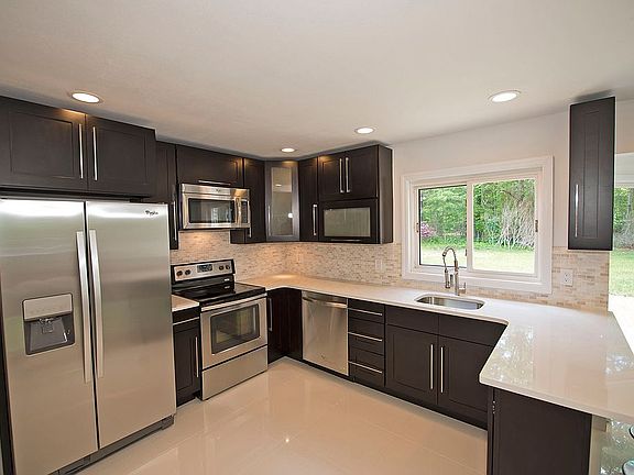 3rd image of 45 Patricia Ln