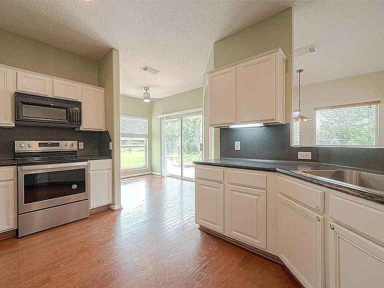 14403 Vlasta St — Photo 20