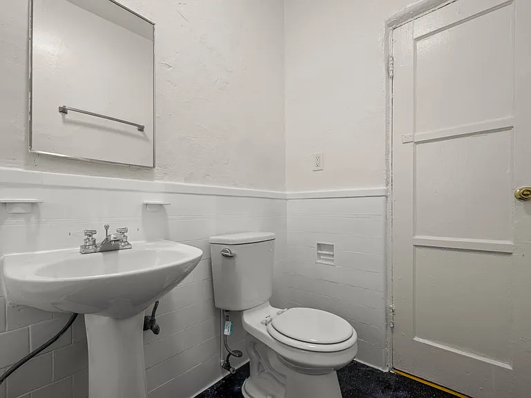 746 S Normandie Ave — Photo 11