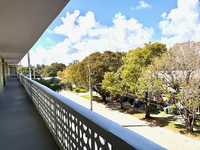 Santa Monica Condominium — Photo 3