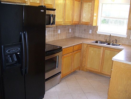 5th image of 605 Shady Grove Dr #1