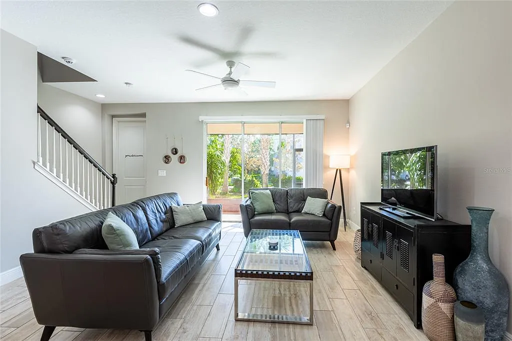 3 bed, 2.5 bath, 1961 sqft, $2,750 — Photo 4