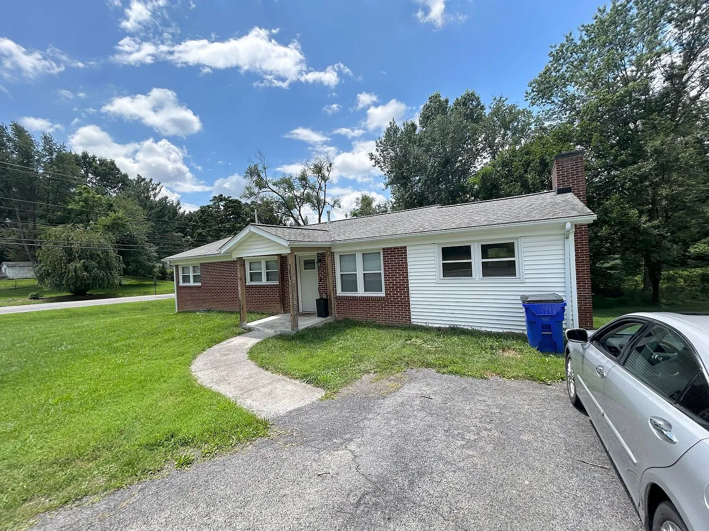 Spacious 4BR Home with 3 Baths, Large Yard & Convenient Blacksburg Location — Photo 1