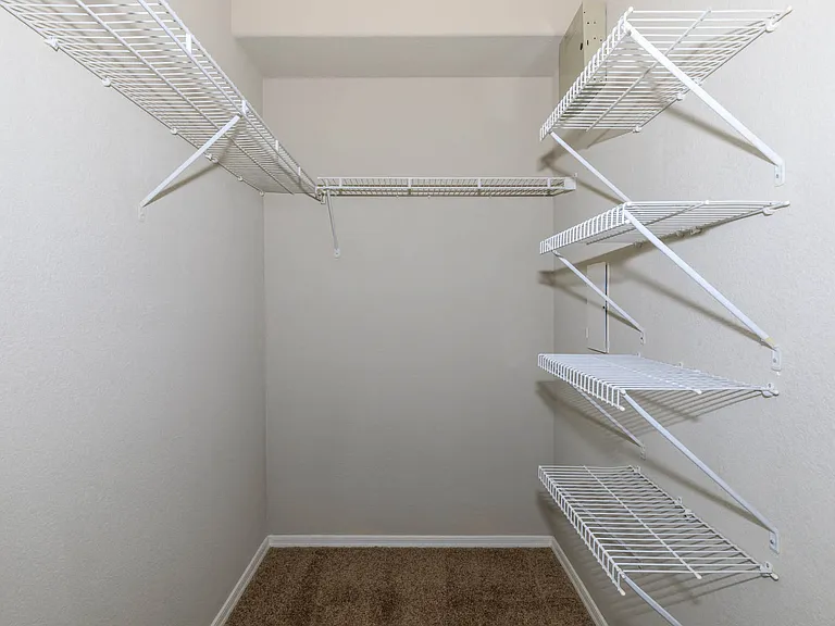 1a1 Renovated 965 SQFT 1 Bed 1 Bath