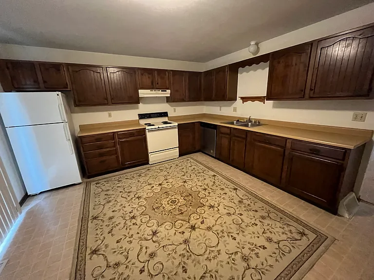 6522 Tottenham Rd — Photo 4