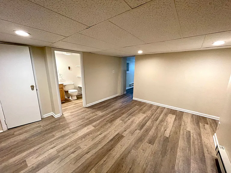 123 W Sycamore St — Photo 6