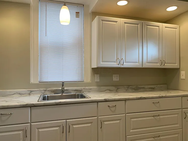 623 E Markison Ave — Photo 6