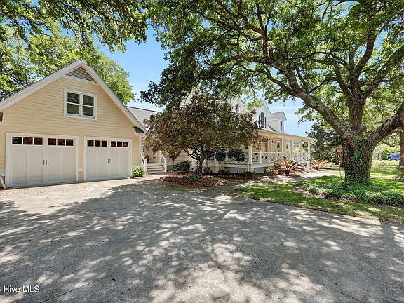 4th image of 611 Moores Landing Road