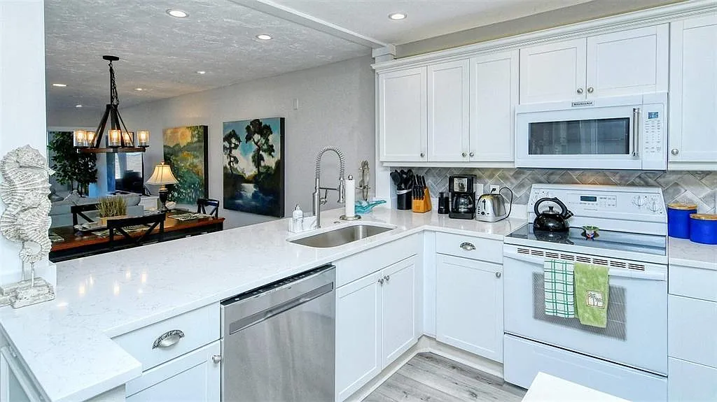 2 bed, 2.0 bath, 1200 sqft, $6,500 — Photo 4
