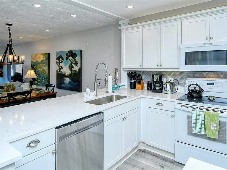 1255 E Peppertree Dr #305 — Photo 4