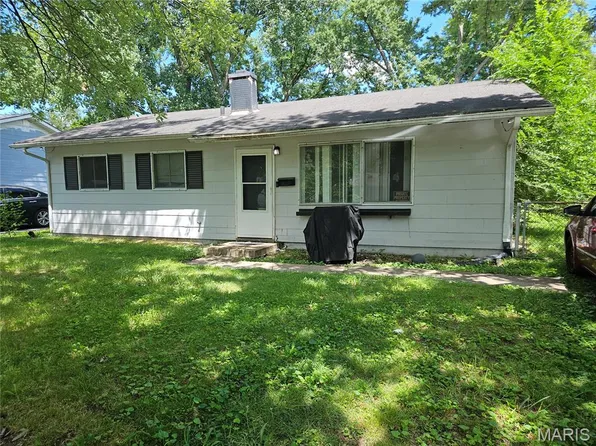 112 Saint Dorothy Dr, Cahokia, IL 62206