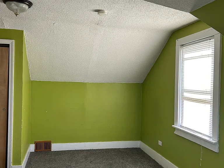 557 Emerson Dr — Photo 12