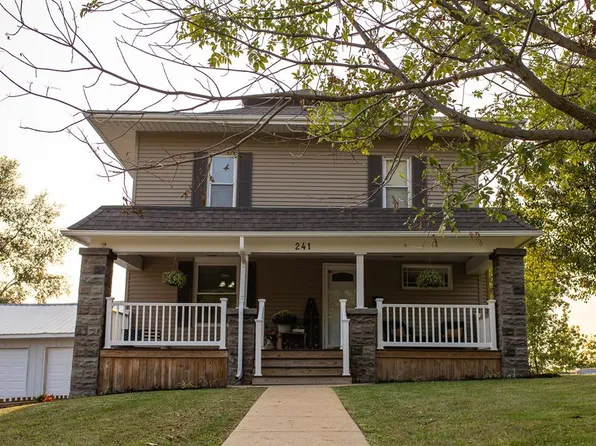 241 Edgewood Ave, Memphis, MO 63555