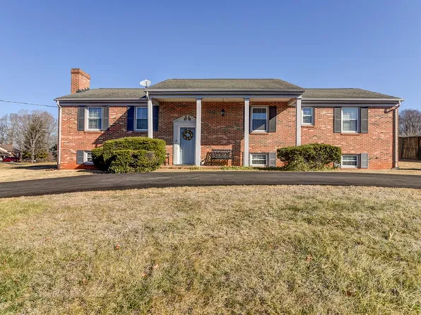 211 Robin Dr, Lynchburg, VA 24502