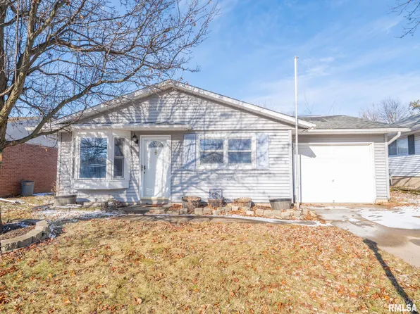 4011 W Creighton Ter, Peoria, IL 61615