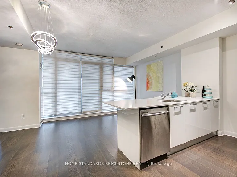 375 King St W #506 — Photo 13