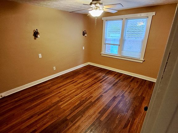 4th image of 2366 Emerson Ave APT 1