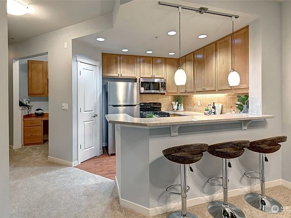 4th image of 4321 Issaquah Pine Lake Road SE #402