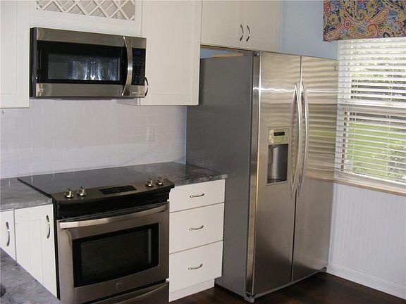 4th image of 2893 SW Lakemont Pl