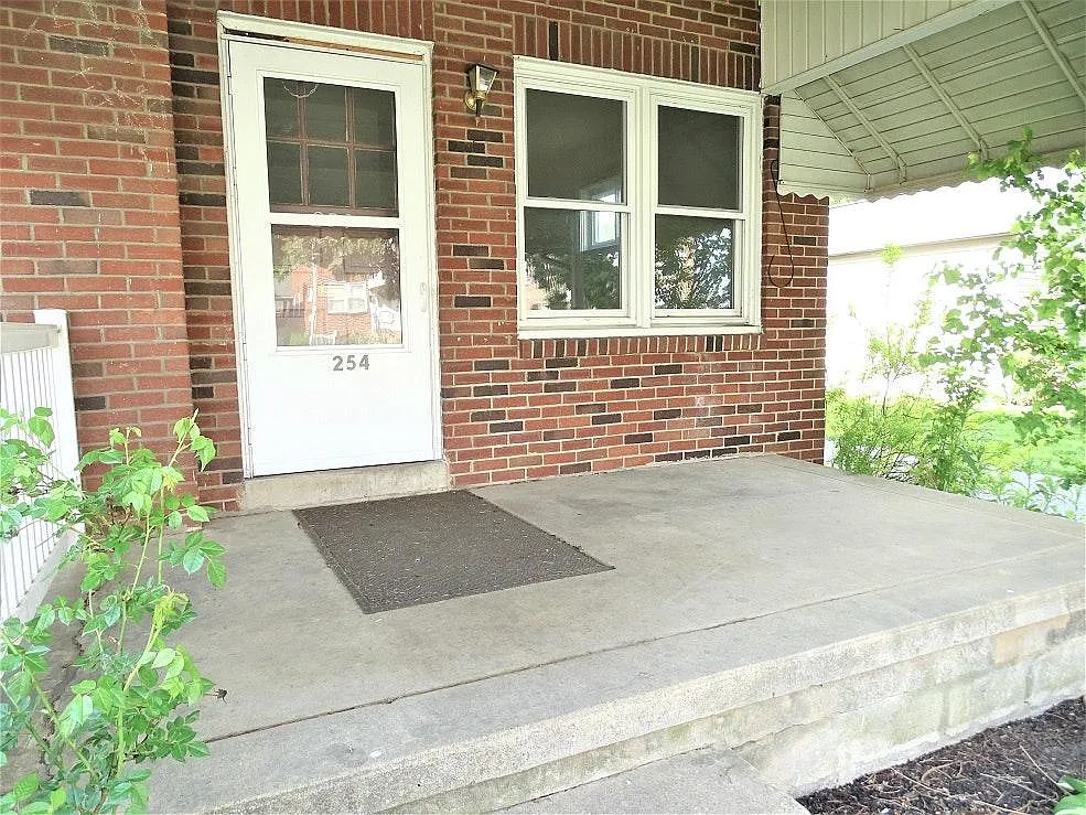 Front Porch - 254 Locust St