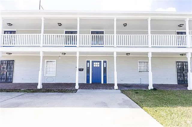 6 bed, 4.0 bath, 3231 sqft, $3,500 — Photo 2