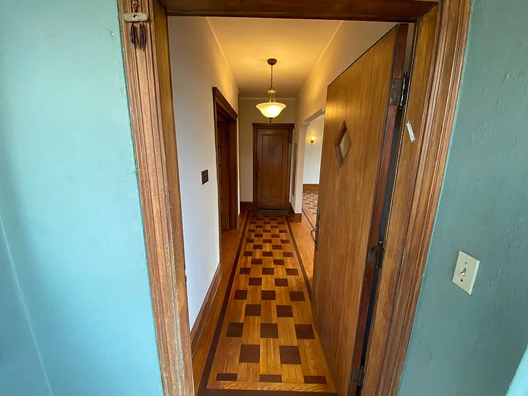 42 Castle Manor Ave — Photo 5