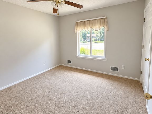 5th image of 29 Cambridge Dr