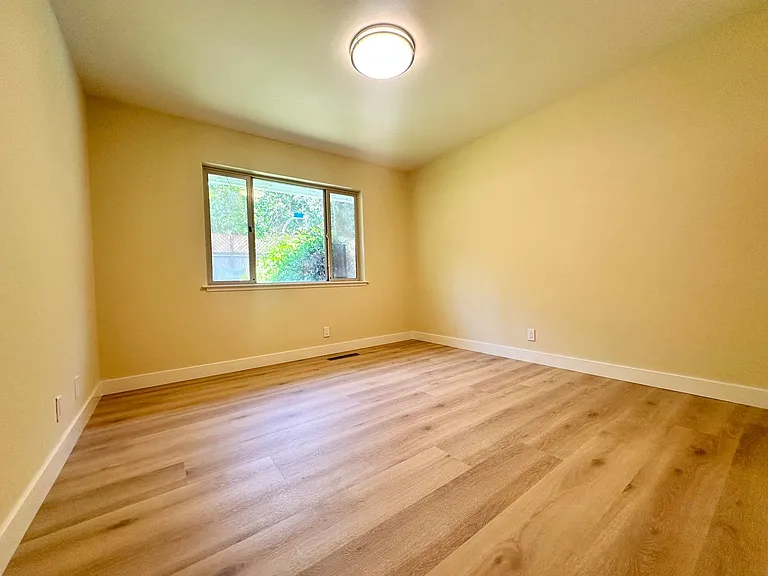 2214 Vineyard Ct — Photo 11