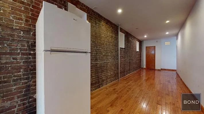 Rented by Bond New York | media 10