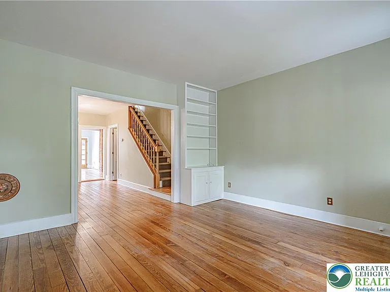 239 E Church St — Photo 8