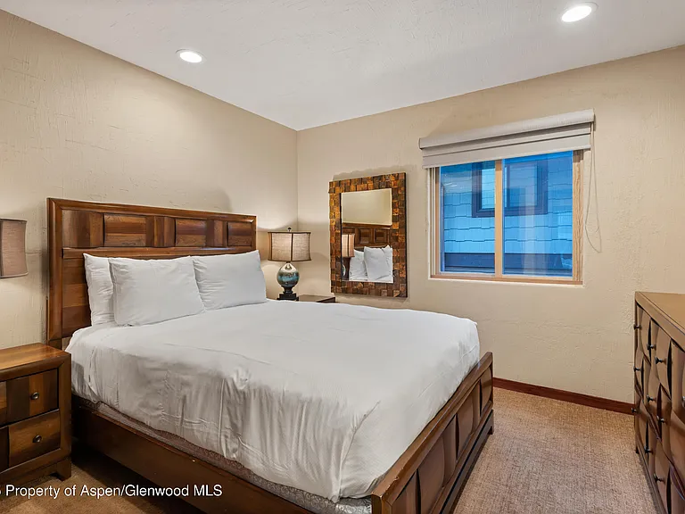 650 S Monarch St #4 — Photo 28