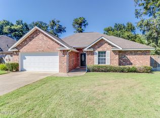 2558 Rue Palafox, Biloxi, MS 39531