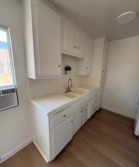 718 W Center St #9 — Photo 8