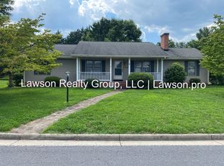 1013 Barrens Village Ln, Roanoke, VA 24019