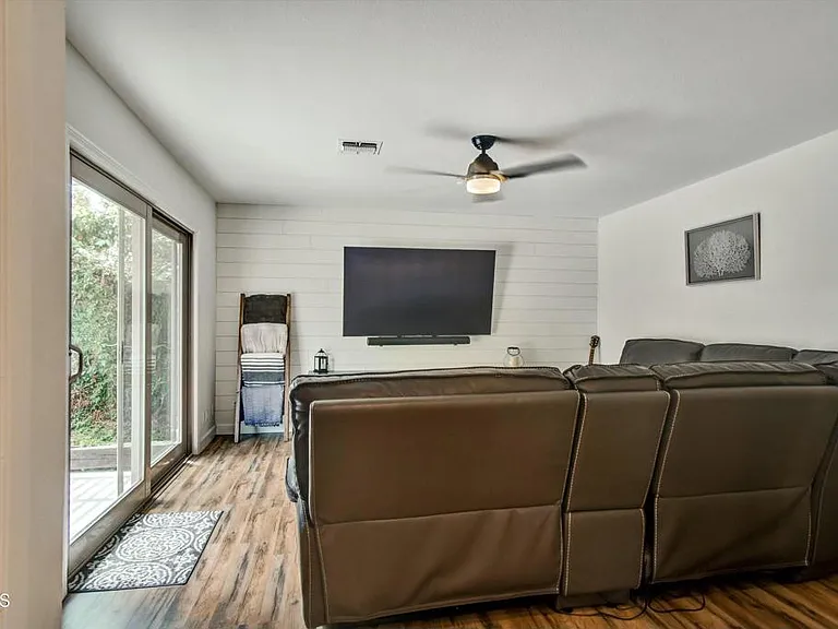 508 Village Rd — Photo 14