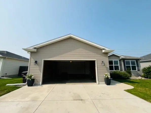 318 Dawn Dr, Columbus, NE 68601