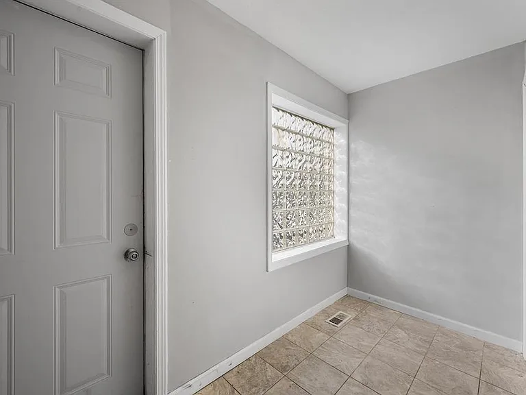 1051 Arkwright Street - 4 — Photo 6