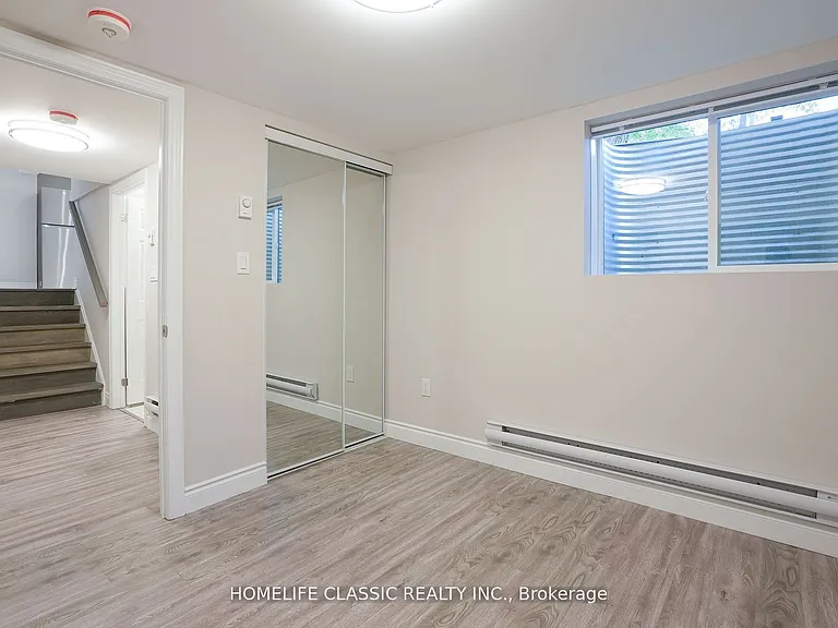 100 Chaucer Cres — Photo 15