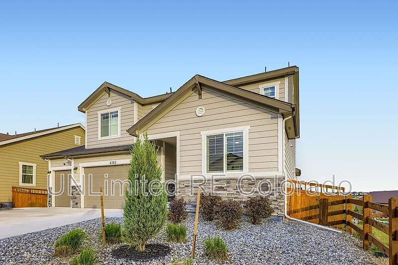 5 bed, 4.5 bath, 3976 sqft, $3,750 — Photo 4