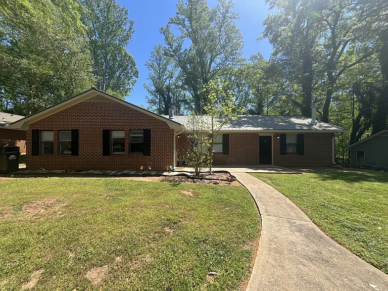 125 Laurie Dr — Photo 1