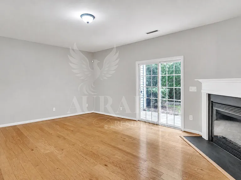 255 Hampshire Downs Dr — Photo 13