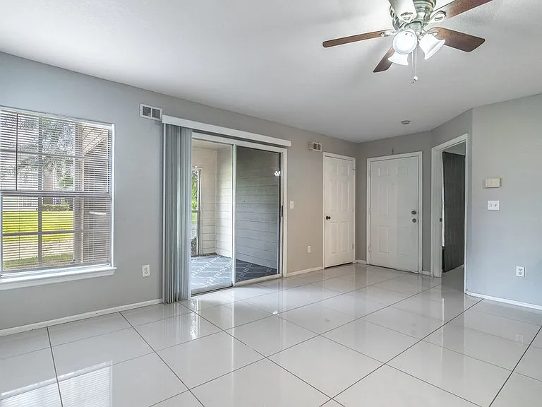 5124 Park Central Dr #517 — Photo 11