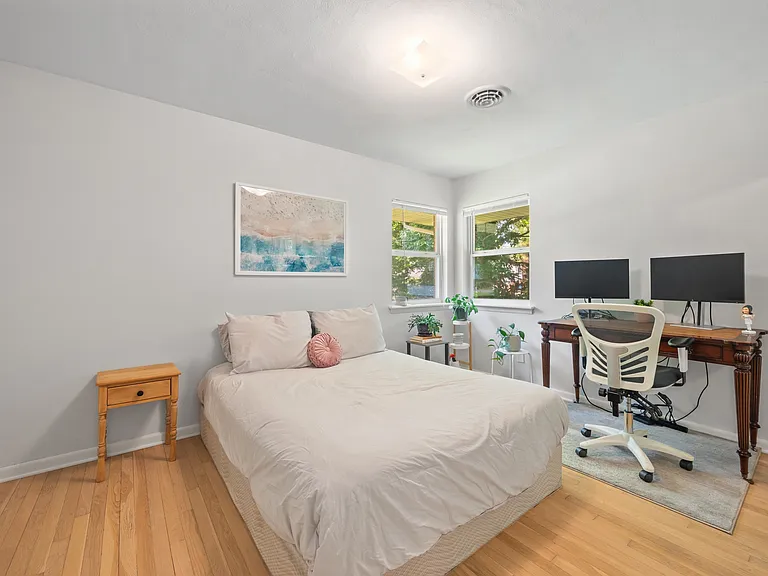 504 Kirkwood Ln — Photo 29