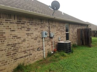 645 Red Oak St, Gentry, AR 72734
