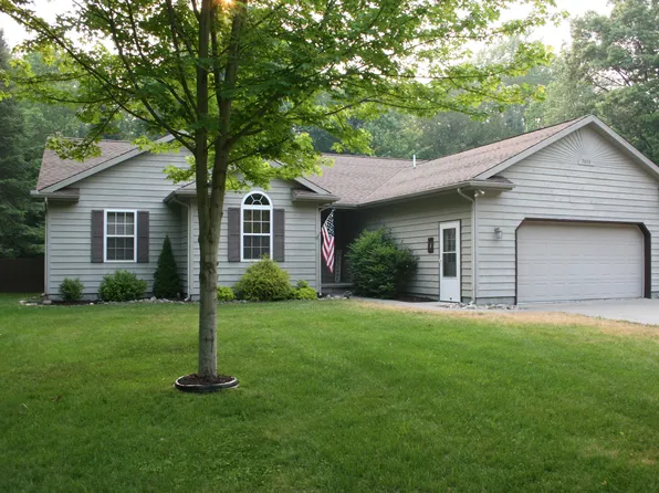 7603 Huntington Dr, Oscoda, MI 48750