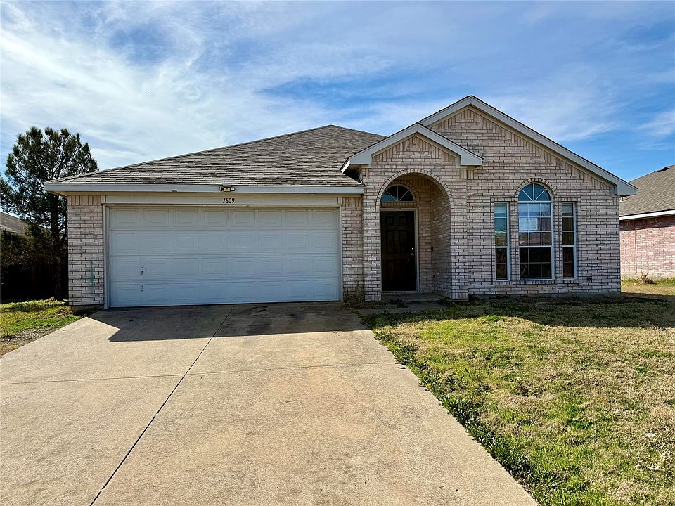 1st image of 1609 Lesli Dr