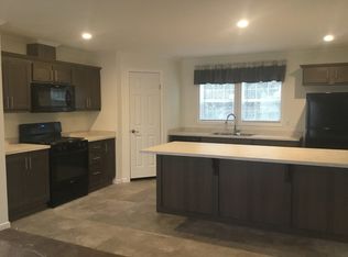 28 Woodside Dr #303, Mc Kean, PA 16426
