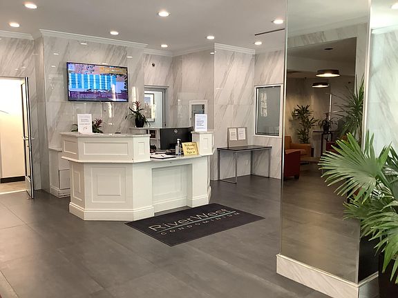 Great lobby with concierge